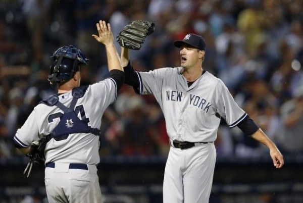 Andrew Miller picks up the save in the Yankees' 3-1 win.